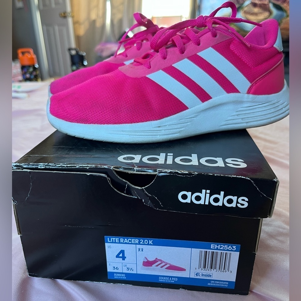 Adidas lite racer 2.0K size 4 women’s. Pink.